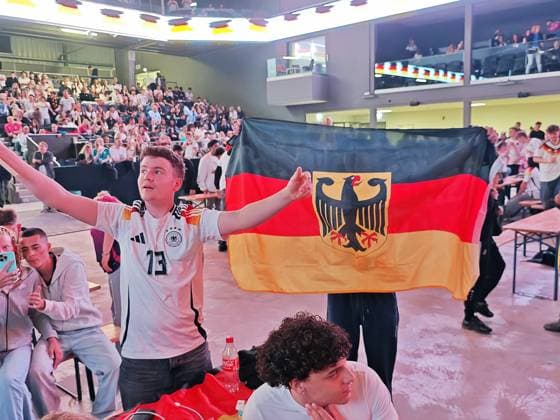 14.06.2026 xkhx Kassel Probonio-Arena Public Viewing zur Weltmeisterschaft 2026 - Deutschland gegen Curacao Jubel über das 2:0 durch Nico Schlotterbeck (GER)