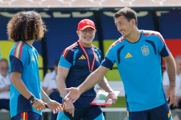 FIFA World Cup, WM, Weltmeisterschaft, Fussball 2026 - Spain training session Spain s coach Miguel de la Fuente (C) participates in a training session in Atlanta, Georgia, USA, 14 June 2026. Atlanta United States  Copyright: xLavandeiraxjrx