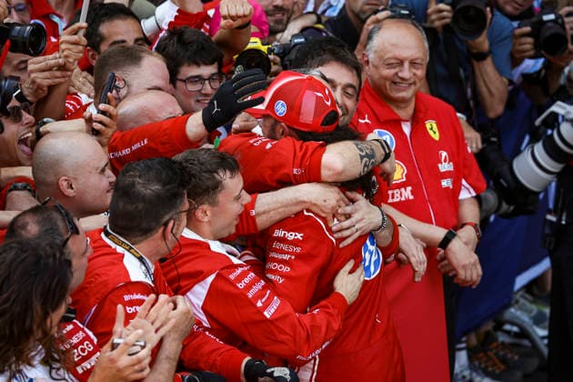 F1 - BARCELONA-CATALUNYA GRAND PRIX 2026 HAMILTON Lewis (gbr), Scuderia Ferrari SF-26, portrait celebration mechanic, mecanicien, mechanics during the Formula 1 Barcelona-Catalunya Grand Prix 2026, 7th round of the 2026 Formula One World Championship, WM, Weltmeisterschaft from June 12 to 14, 2026 on the Circuit de Barcelona-Catalunya, in Montmelo, Spain - MontmeloSpain  Copyright: xXavixBonillax
