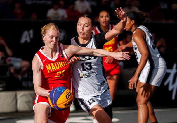 BASKETBALL - FIBA 3x3 World Tour VIENNA,AUSTRIA,14.JUN.26 - BASKETBALL - FIBA 3x3 World Tour. Image shows Maria Roters (Madrid) and Khulan Onolbaatar (Ulaanbaatar).  GEPAxpictures xEdgarxEisner