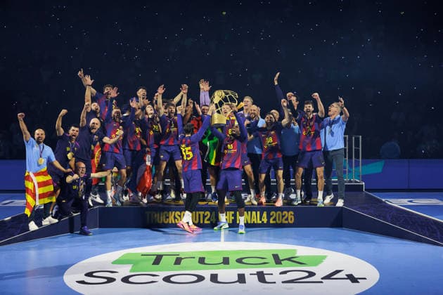 Siegerehrung, Domen MAKUC FC Barcelona, Barca Barca, 35) und Dika MEM (FC Barcelona Barca, 10) mit dem Pokal GER, FC Barcelona Barca vs. Fuechse Berlin, Handball, TruckScout24 EHF FINAL4 2026, Finale, Spielzeit 2025 2026, 14.06.2026, GER, FC Barcelona Barca vs. Fuechse Berlin, Handball, TruckScout24 EHF FINAL4 2026, Finale, Spielzeit 2025 2026, 14.06.2026, Koeln