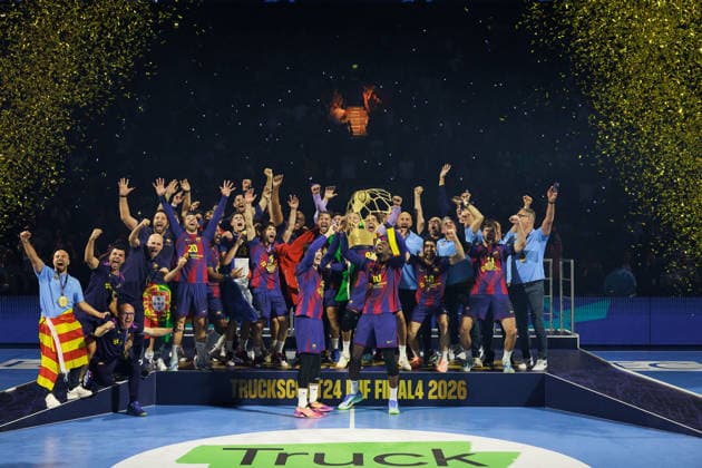 Siegerehrung, Domen MAKUC FC Barcelona, Barca Barca, 35) und Dika MEM (FC Barcelona Barca, 10) mit dem Pokal, Ceremony, Cup, Trophy GER, FC Barcelona Barca vs. Fuechse Berlin, Handball, TruckScout24 EHF FINAL4 2026, Finale, Spielzeit 2025 2026, 14.06.2026, GER, FC Barcelona Barca vs. Fuechse Berlin, Handball, TruckScout24 EHF FINAL4 2026, Finale, Spielzeit 2025 2026, 14.06.2026, Koeln
