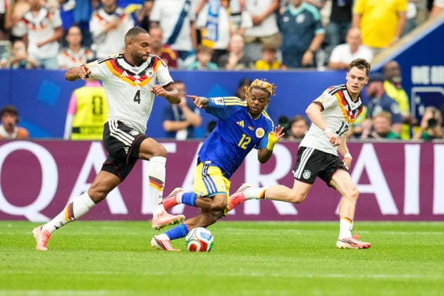 Jonathan Tah (Deutschland, 4), Sontje Hansen (Curacao, 12), und Florian Wirtz (Deutschland, 17) USA, FIFA Weltmeisterschaft, Deutschland vs Curacao, Houston, 14.06.2026 USA, FIFA Weltmeisterschaft, Deutschland vs Curacao, Houston, 14.06.2026 Houston