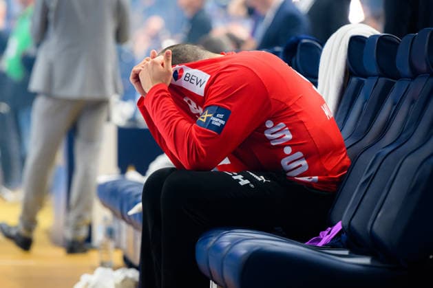 Koeln, Deutschland: Handball EHF CL Final 4 - Finale - Barca - Fuechse Berlin Torhueter Dejan Milosavljev (Berlin) unzufrieden enttäuscht enttaeuscht niedergeschlagen frustriert, Koeln Lanxess Arena Nordrhein-Westfalen Deutschland