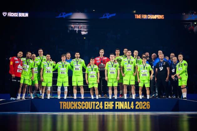 Koeln, Deutschland: Handball EHF CL Final 4 - Finale - Barca - Fuechse Berlin die Mannschaft von Berlin mit der Silbermedaille Koeln Lanxess Arena Nordrhein-Westfalen Deutschland