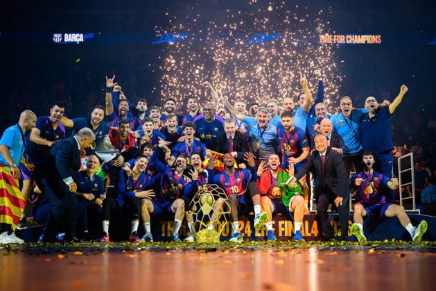 Koeln, Deutschland: Handball EHF CL Final 4 - Finale - Barca - Fuechse Berlin die Mannschaft von Barca, Teamfoto, Schlussjubel Schlußjubel Emotion Freude Koeln Lanxess Arena Nordrhein-Westfalen Deutschland