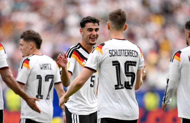 Fussball FIFA WM 2026 Vorrunde Gruppe E in Houston Deutschland - Curacao 14.06.2026 Jubel Deutschland nach dem tor zum 2 - 1, v. li., Aleksandar Pavlovic mit Torschuetze Nico Schlotterbeck