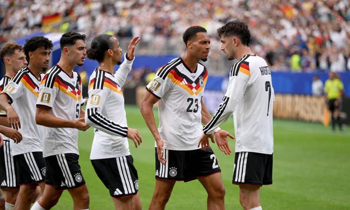 Fussball FIFA WM 2026 Vorrunde Gruppe E in Houston Deutschland - Curacao 14.06.2026 Jubel Deutschland nach dem Tor , v. li., Felix Nmecha mit Kai Havertz