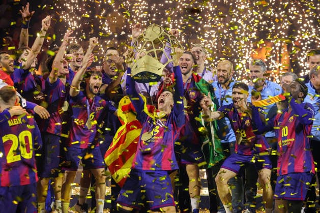 14.06.2026, xtgx, Handball, EHF Champions League Finale, FC Barcelona, Barca - Füchse Berlin v.l. Siegerehrung Pokal Trophäe Barcelona Jubel ueber den Sieg, Jubel nach Spielende Koeln