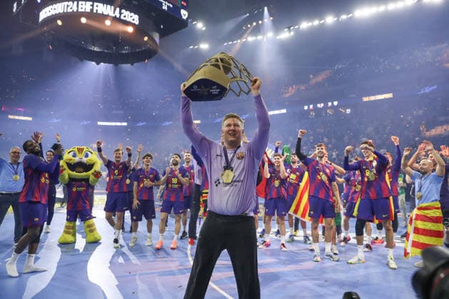 14.06.2026, xtgx, Handball, EHF Champions League Finale, FC Barcelona, Barca - Füchse Berlin v.l. Siegerehrung Pokal Trophäe Emil Nielsen (Barcelona, 12) Jubel ueber den Sieg, Jubel nach Spielende Koeln