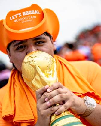 DALLAS - Orange supporters march in the Orange march to the stadium during the Netherlands vs. Japan match at the 2026 World Cup at AT&T Stadium on June 14, 2026, in Dallas, United States. (Photo by Stefan Koops EYE4IMAGES DeFodi Images) - *** DALLAS Orange supporters march in the Orange march to the stadium during the Netherlands vs Japan match at the 2026 World Cup at AT T Stadium on June 14, 2026, in Dallas, United States Photo by Stefan Koops EYE4IMAGES DeFodi Images