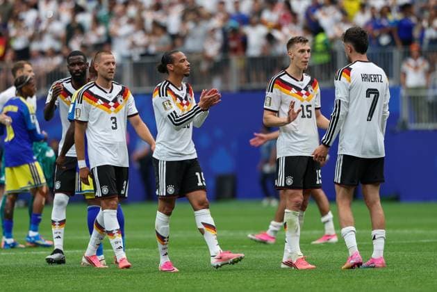 Schlussjubel, die Mannschaft feiert ihren Sieg, Waldemar Anton 3 (Deutschland), Leroy Sane 19 (Deutschland), Nico Schlotterbeck 15 (Deutschland), Kai Havertz 7 (Deutschland), Deutschland vs. Curacao, Fussball, Weltmeisterschaft 2026, Gruppenphase, 14.06.2026 Houston Texas USA