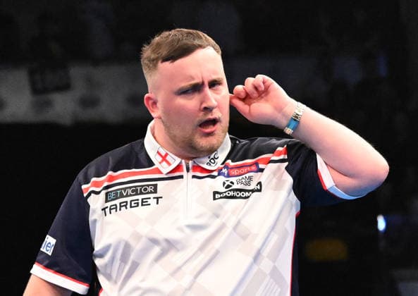 14.06.2026, xhbx, Dart World Cup of Darts 2026, v.l. Luke Littler (England) ärgert das Publikum (DFL DFB REGULATIONS PROHIBIT ANY USE OF PHOTOGRAPHS as IMAGE SEQUENCES and or QUASI-VIDEO) Frankfurt