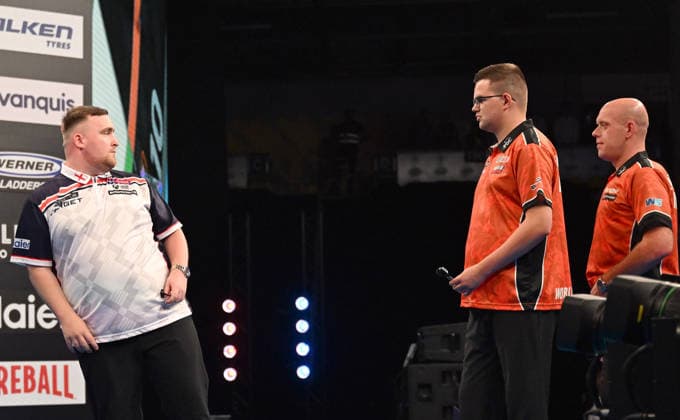 14.06.2026, xhbx, Dart World Cup of Darts 2026, v.l. Luke Littler (England), Gian van Veen (Niederlande), Michael van Gerwen (Niederlande) (DFL DFB REGULATIONS PROHIBIT ANY USE OF PHOTOGRAPHS as IMAGE SEQUENCES and or QUASI-VIDEO) Frankfurt