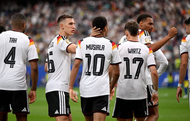 Fussball FIFA WM 2026 Vorrunde Gruppe E in Houston Deutschland - Curacao 14.06.2026 Nico Schlotterbeck, Jamal Musiala , Florian Wirtz (v.li., Deutschland)