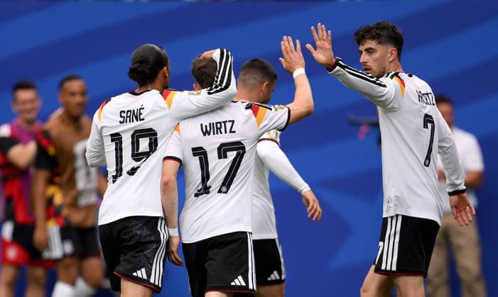 Fussball FIFA WM 2026 Vorrunde Gruppe E in Houston Deutschland - Curacao 14.06.2026 Jubel Deutschland nach dem Tor zum 7 - 1, v. li., Leroy Sane, Florian Wirtz, Torschuetzen Kai Havertz