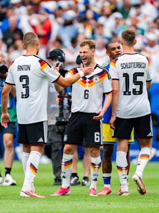 FIFA Fussball Weltmeisterschaft 2026, Gruppe E, Spiel 1, Deutschland vs. Curacao, 14.06.2026 im NRG Stadium in Houston, Texas Jubel nach Abpfiff bei Joshua Kimmich und Waldemar Anton sowie Nico Schlotterbeck