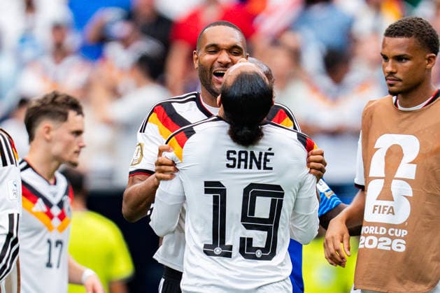 FIFA Fussball Weltmeisterschaft 2026, Gruppe E, Spiel 1, Deutschland vs. Curacao, 14.06.2026 im NRG Stadium in Houston, Texas Jubel nach Abpfiff bei Jonathan Tah und Leroy Sane