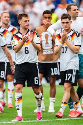 FIFA Fussball Weltmeisterschaft 2026, Gruppe E, Spiel 1, Deutschland vs. Curacao, 14.06.2026 im NRG Stadium in Houston, Texas Jubel nach Abpfiff bei Nathaniel Brown Nico Schlotterbeck David Raum Florian Wirtz Joshua Kimmich Manuel Neuer