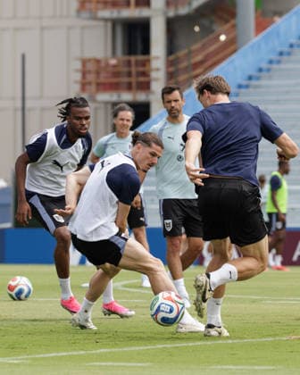 SOCCER - FIFA World Cup, WM, Weltmeisterschaft, Fussball 2026, preview SANTA BARBARA,CALIFORNIA,USA,14.JUN.26 - SOCCER - FIFA World Cup 2026, USA, Mexico, Canada, preview, OEFB, Oesterreichischer Fussball-Bund, training team AUT. Image shows Carney Chukwuemeka, Marcel Sabitzer and assistant coach Stefan Oesen (AUT).  GEPAxpictures xArminxRauthner