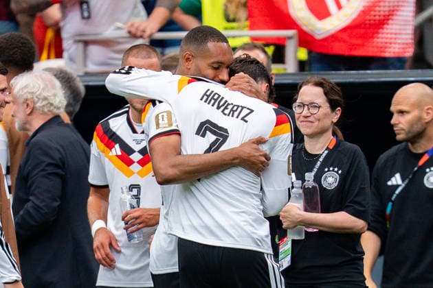 FIFA Fussball Weltmeisterschaft 2026, Gruppe E, Spiel 1, Deutschland vs. Curacao, 14.06.2026 im NRG Stadium in Houston, Texas Jubel nach Abpfiff bei Kai Havertz und Jonathan Tah