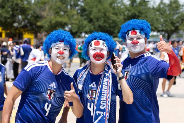 June 14, 2026, Arlington, Texas, USA: Fans pose for a photo before the 2026 FIFA World Cup, WM, Weltmeisterschaft, Fussball Group F match between the Netherlands and Japan at Dallas Stadium in Arlington, Texas. Arlington USA - ZUMAh193 20260614_zsp_h193_007 Copyright: xDanielxMcGregor-Huyerx