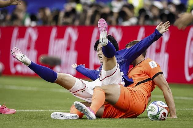 ARLINGTON - (lr) Jorrel Hato of the Netherlands and Ayase Ueda of Japan during the 2026 FIFA World Cup, WM, Weltmeisterschaft, Fussball Group F match between the Netherlands and Japan at Dallas Stadium on June 14, 2026, in Arlington, United States. ROBIN VAN LONKHUIJSEN ANP FIFA World Cup 2026 2026 xVIxANPxSportx xxANPxIVx 561019590 originalFilename: 561019590.jpg