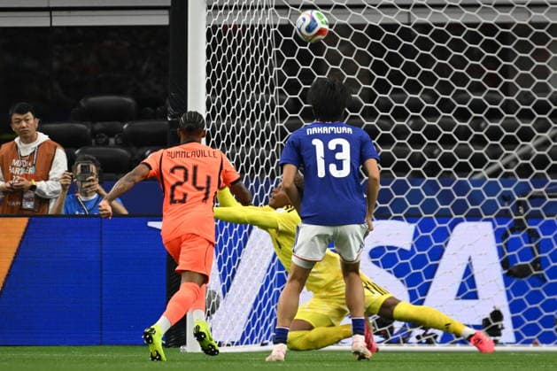 FIFA World Cup, WM, Weltmeisterschaft, Fussball 2026 - Netherlands vs Japan Crysencio Summerville of Netherlands (L), Zion Suzuki of Japan (C), and Keito Nakamura of Japan (R) in action during the FIFA World Cup 2026 group stage match Netherlands against Japan, in Dallas, Texas, USA, 14 June 2026. DALLAS United States  Copyright: xALBERTxPENAx