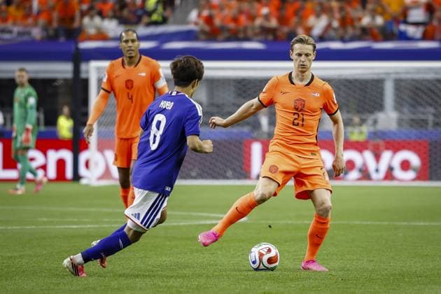 ARLINGTON - (lr) Takefusa Kubo of Japan and Frenkie de Jong of the Netherlands during the FIFA 2026 World Cup Group F match between the Netherlands and Japan at Dallas Stadium on June 14, 2026, in Arlington, United States. ROBIN VAN LONKHUIJSEN ANP FIFA World Cup, WM, Weltmeisterschaft, Fussball 2026 2026 xVIxANPxSportx xxANPxIVx 561019928 originalFilename: 561019928.jpg