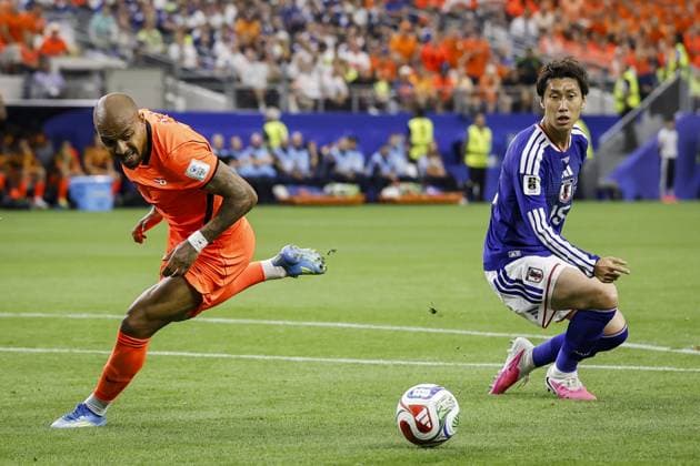 ARLINGTON - (lr) Donyell Malen of the Netherlands and Daichi Kamada of Japan during the FIFA 2026 Group F match between the Netherlands and Japan at Dallas Stadium on June 14, 2026, in Arlington, United States. ROBIN VAN LONKHUIJSEN ANP FIFA World Cup, WM, Weltmeisterschaft, Fussball 2026 2026 xVIxANPxSportx xxANPxIVx 561020945 originalFilename: 561020945.jpg