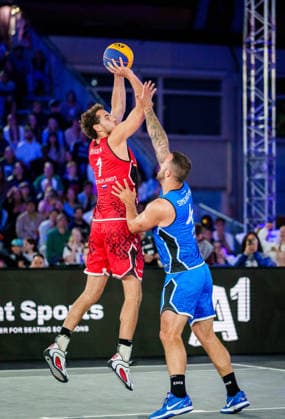 BASKETBALL - FIBA 3x3 World Tour VIENNA,AUSTRIA,14.JUN.26 - BASKETBALL - FIBA 3x3 World Tour. Image shows Jan Driessen (NED) and Dorde Simeunovic (SRB).  GEPAxpictures xEdgarxEisner
