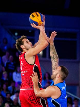 BASKETBALL - FIBA 3x3 World Tour VIENNA,AUSTRIA,14.JUN.26 - BASKETBALL - FIBA 3x3 World Tour. Image shows Jan Driessen (NED) and Dorde Simeunovic (SRB).  GEPAxpictures xEdgarxEisner