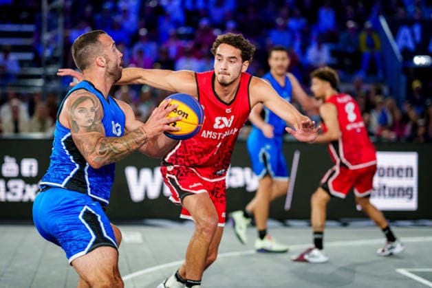 BASKETBALL - FIBA 3x3 World Tour VIENNA,AUSTRIA,14.JUN.26 - BASKETBALL - FIBA 3x3 World Tour. Image shows Dorde Simeunovic (SRB) and Jan Driessen (NED).  GEPAxpictures xEdgarxEisner