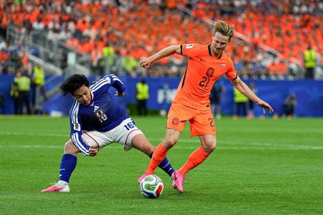 Ayase Ueda of Japan tackles Frenkie de Jong of Netherlands Netherlands v Japan, 2026 FIFA World Cup, WM, Weltmeisterschaft, Fussball Group F, Football, Dallas Stadium, Arlington, Texas, USA - 14 Jun 2026Arlington Dallas Stadium Texas (TX) United States of America EDITORIAL USE ONLY No use with unauthorised audio, video, data, fixture lists, club league logos or live services. Online in-match use limited to 120 images, no video emulation. No use in betting, games or single club league player publications.  Copyright: xIsmaelxAdnan Shutterstockx 16927680bh