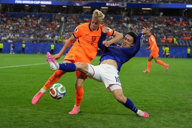 Jan Paul van Hecke of Netherlands and Ayase Ueda of Japan Netherlands v Japan, 2026 FIFA World Cup, WM, Weltmeisterschaft, Fussball Group F, Football, Dallas Stadium, Arlington, Texas, USA - 14 Jun 2026Arlington Dallas Stadium Texas (TX) United States of America EDITORIAL USE ONLY No use with unauthorised audio, video, data, fixture lists, club league logos or live services. Online in-match use limited to 120 images, no video emulation. No use in betting, games or single club league player publications.  Copyright: xIsmaelxAdnan Shutterstockx 16927680bi