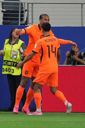 Virgil van Dijk of Netherlands celebrates scoring to make it 1-0 Netherlands v Japan, 2026 FIFA World Cup, WM, Weltmeisterschaft, Fussball Group F, Football, Dallas Stadium, Arlington, Texas, USA - 14 Jun 2026Arlington Dallas Stadium Texas (TX) United States of America EDITORIAL USE ONLY No use with unauthorised audio, video, data, fixture lists, club league logos or live services. Online in-match use limited to 120 images, no video emulation. No use in betting, games or single club league player publications.  Copyright: xIsmaelxAdnan Shutterstockx 16927680bj
