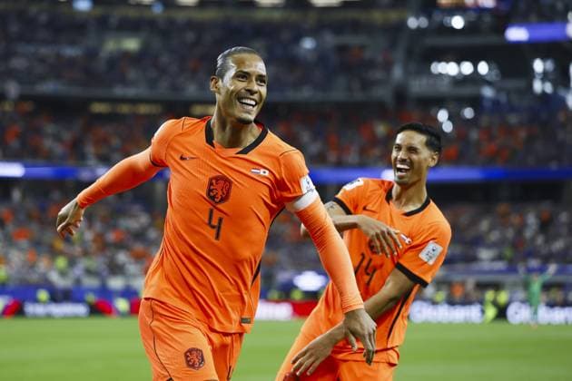 ARLINGTON - (lr) Virgil van Dijk of the Netherlands, Tijjani Reijnders of the Netherlands celebrate the 1-0 during the 2026 FIFA World Cup, WM, Weltmeisterschaft, Fussball Group F match between the Netherlands and Japan at Dallas Stadium on June 14, 2026, in Arlington, United States. KOEN VAN WEEL ANP FIFA World Cup 2026 2026 xVIxANPxSportx xxANPxIVx 561024213 originalFilename: 561024213.jpg