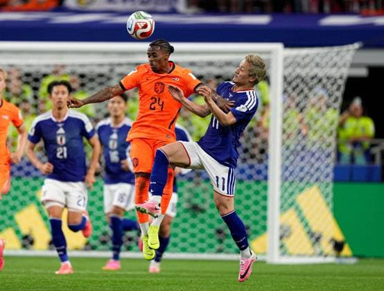 Crysencio Summerville of Netherlands and Daizen Maeda of Japan Netherlands v Japan, 2026 FIFA World Cup, WM, Weltmeisterschaft, Fussball Group F, Football, Dallas Stadium, Arlington, Texas, USA - 14 Jun 2026Arlington Dallas Stadium Texas (TX) United States of America EDITORIAL USE ONLY No use with unauthorised audio, video, data, fixture lists, club league logos or live services. Online in-match use limited to 120 images, no video emulation. No use in betting, games or single club league player publications.  Copyright: xIsmaelxAdnan Shutterstockx 16927680cf