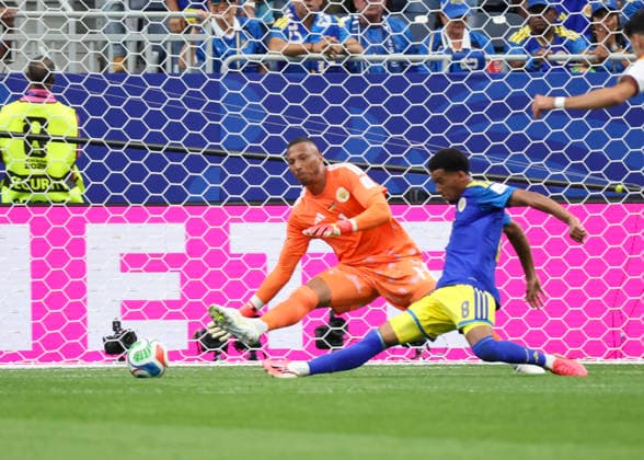 HOUSTON, TX - JUNE 14: (left to right) Eloy Room 1 of Curacao and Livano Comenencia 8 of Curacao side to block a shot on goal in the first half during the FIFA World Cup, WM, Weltmeisterschaft, Fussball 2026 Group E match between Germany and Curacao on June 14, 2026 at Houston Stadium in Houston, Texas. (Photo by Leslie Plaza Johnson Icon Sportswire) SOCCER: JUN 14 FIFA World Cup 26 Group E - Germany vs Curacao EDITORIAL USE ONLY Icon260614049