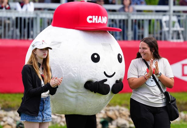 MIDLAND, MI - JUNE 14: Champ the mascot for the Dow Championship attends the trophy ceremony on June 14, 2026, at the LPGA, Golf Damen Dow Championship at Midland Country Club in Midland, Michigan. (Photo by Brian Spurlock Icon Sportswire) GOLF: JUN 14 LPGA Dow Championship EDITORIAL USE ONLY Icon26061496