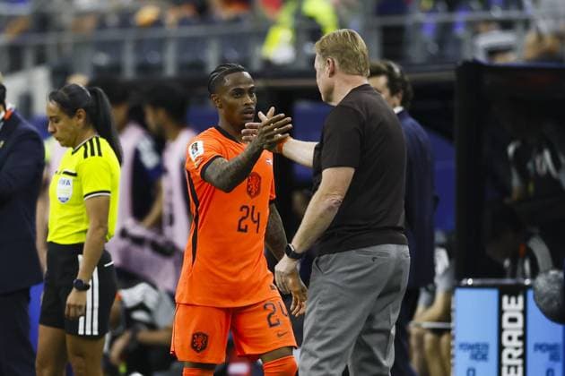 ARLINGTON - (lr) Crysencio Summerville of Netherlands coach Ronald Koeman during the FIFA 2026 Group F match between the Netherlands and Japan at Dallas Stadium on June 14, 2026, in Arlington, United States. KOEN VAN WEEL ANP FIFA World Cup, WM, Weltmeisterschaft, Fussball 2026 2026 xVIxANPxSportx xxANPxIVx 561025263 originalFilename: 561025263.jpg