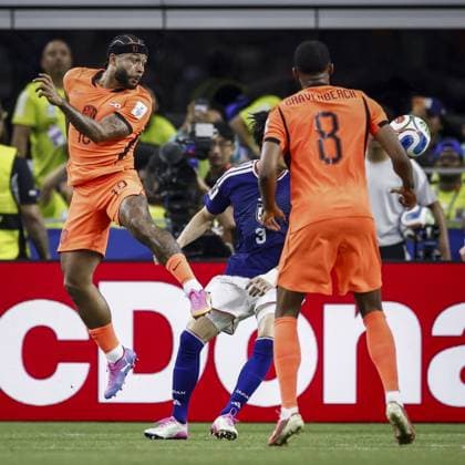 ARLINGTON - (lr) Memphis Depay of the Netherlands, Shogo Taniguchi of Japan and Ryan Gravenberch of the Netherlands during the FIFA 2026 World Cup Group F match between the Netherlands and Japan at Dallas Stadium on June 14, 2026 in Arlington, United States. ROBIN VAN LONKHUIJSEN ANP FIFA World Cup, WM, Weltmeisterschaft, Fussball 2026 2026 xVIxANPxSportx xxANPxIVx 561025562 originalFilename: 561025562.jpg