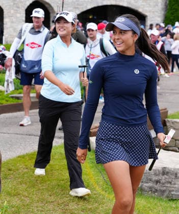 MIDLAND, MI - JUNE 14: PGA, Golf Herren golfers Yana Wilson in navy blue and Gina Kim walk to the 18th green on June 14, 2026, during the final round of the LPGA, Golf Damen Dow Championship at Midland Country Club in Midland, Michigan. (Photo by Brian Spurlock Icon Sportswire) GOLF: JUN 14 LPGA Dow Championship EDITORIAL USE ONLY Icon260614100