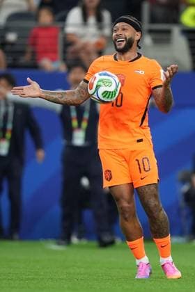 Memphis Depay of Netherlands reacts after getting booked Netherlands v Japan, 2026 FIFA World Cup, WM, Weltmeisterschaft, Fussball Group F, Football, Dallas Stadium, Arlington, Texas, USA - 14 Jun 2026Arlington Dallas Stadium Texas (TX) United States of America EDITORIAL USE ONLY No use with unauthorised audio, video, data, fixture lists, club league logos or live services. Online in-match use limited to 120 images, no video emulation. No use in betting, games or single club league player publications.  Copyright: xIsmaelxAdnan Shutterstockx 16927680dq