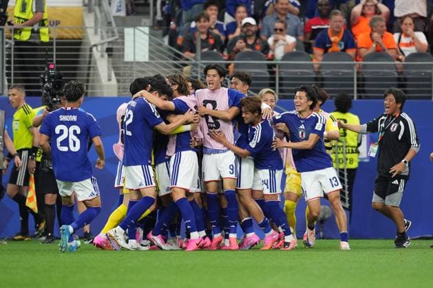 Japan players celebrate the equalising goal to make it 2-2 Netherlands v Japan, 2026 FIFA World Cup, WM, Weltmeisterschaft, Fussball Group F, Football, Dallas Stadium, Arlington, Texas, USA - 14 Jun 2026Arlington Dallas Stadium Texas (TX) United States of America EDITORIAL USE ONLY No use with unauthorised audio, video, data, fixture lists, club league logos or live services. Online in-match use limited to 120 images, no video emulation. No use in betting, games or single club league player publications.  Copyright: xIsmaelxAdnan Shutterstockx 16927680dz