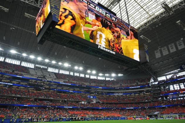Netherlands v Japan - FIFA World Cup, WM, Weltmeisterschaft, Fussball 2026 - Group F ARLINGTON, UNITED STATES - JUNE 14: Virgil Van Dijk of Netherlands celebrates a goal seen on the screen during the 2026 FIFA World Cup First Stage Group F match between Netherlands and Japan at Dallas Stadium in Arlington, Texas, United States on June 14, 2026. Jose Hernandez Anadolu Texas United States. Editorial use only. Please get in touch for any other usage.  Copyright: x2026xAnadoluxJosexHernandezx