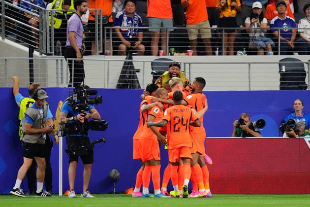 June 14, 2026, Dallas, Texas, United States: Virgil Van Dijk of Netherlands celebrates a goal with teammates during the FIFA World Cup, WM, Weltmeisterschaft, Fussball 2026 Group F match between Netherlands and Japan at Dallas Stadium on June 14, 2026 in Dallas, Texas. Dallas United States - ZUMAa181 20260614_zaa_a181_216 Copyright: xJosexBretonx