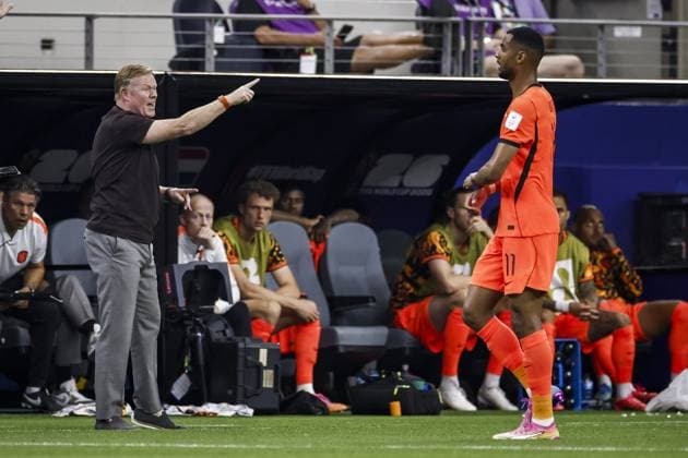 ARLINGTON - (lr) Netherlands coach Ronald Koeman and Cody Gakpo of the Netherlands during the FIFA World Cup, WM, Weltmeisterschaft, Fussball 2026 Group F match between the Netherlands and Japan at Dallas Stadium on June 14, 2026, in Arlington, United States. ROBIN VAN LONKHUIJSEN ANP FIFA World Cup 2026 2026 xVIxANPxSportx xxANPxIVx 561027455 originalFilename: 561027455.jpg