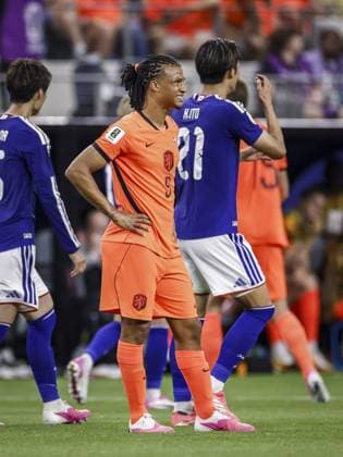 ARLINGTON - Nathan Ake of the Netherlands reacts after Daichi Kamada of Japan s 2-2 equalizer during the 2026 FIFA World Cup, WM, Weltmeisterschaft, Fussball Group F match between the Netherlands and Japan at Dallas Stadium on June 14, 2026, in Arlington, United States. ROBIN VAN LONKHUIJSEN ANP FIFA World Cup 2026 2026 xVIxANPxSportx xxANPxIVx 561027631 originalFilename: 561027631.jpg