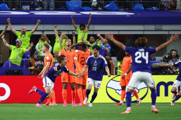 FIFA World Cup, WM, Weltmeisterschaft, Fussball 2026: Netherlands v Japan DALLAS, USA - 14th June 2026: Koki Ogawa of Japan celebrates scoring his side s second goal as Virgil Van Dijk of Netherlands reacts in dejection during the FIFA World Cup 2026 Group F match between Netherlands and Japan at Dallas Stadium Dallas Dallas Stadium United States of America Copyright: xCraigxMercerx xPeakxActionxPhotosx